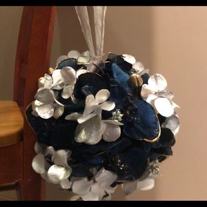 Elegant Pomander Kissing Ball